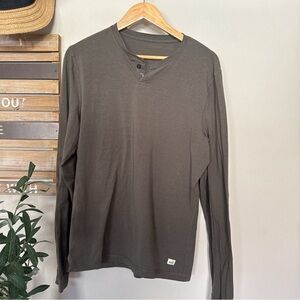 Vuori Long-Sleeve Ever Henley size Medium